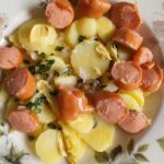 salade de pommes de terre aux saucisses, vinaigrette à l'échalote
